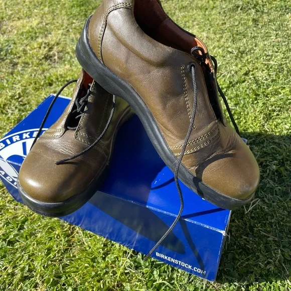 Olive green leather Birkenstock shoes - Picture 6 of 10